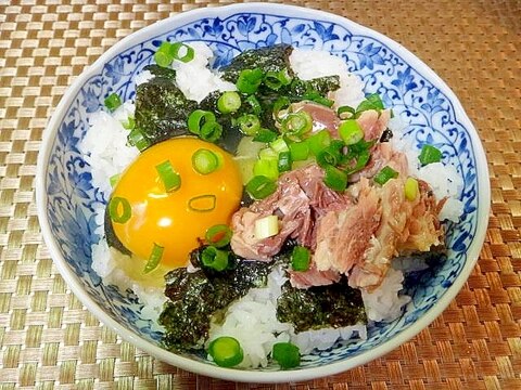 サバ缶で卵かけごはん